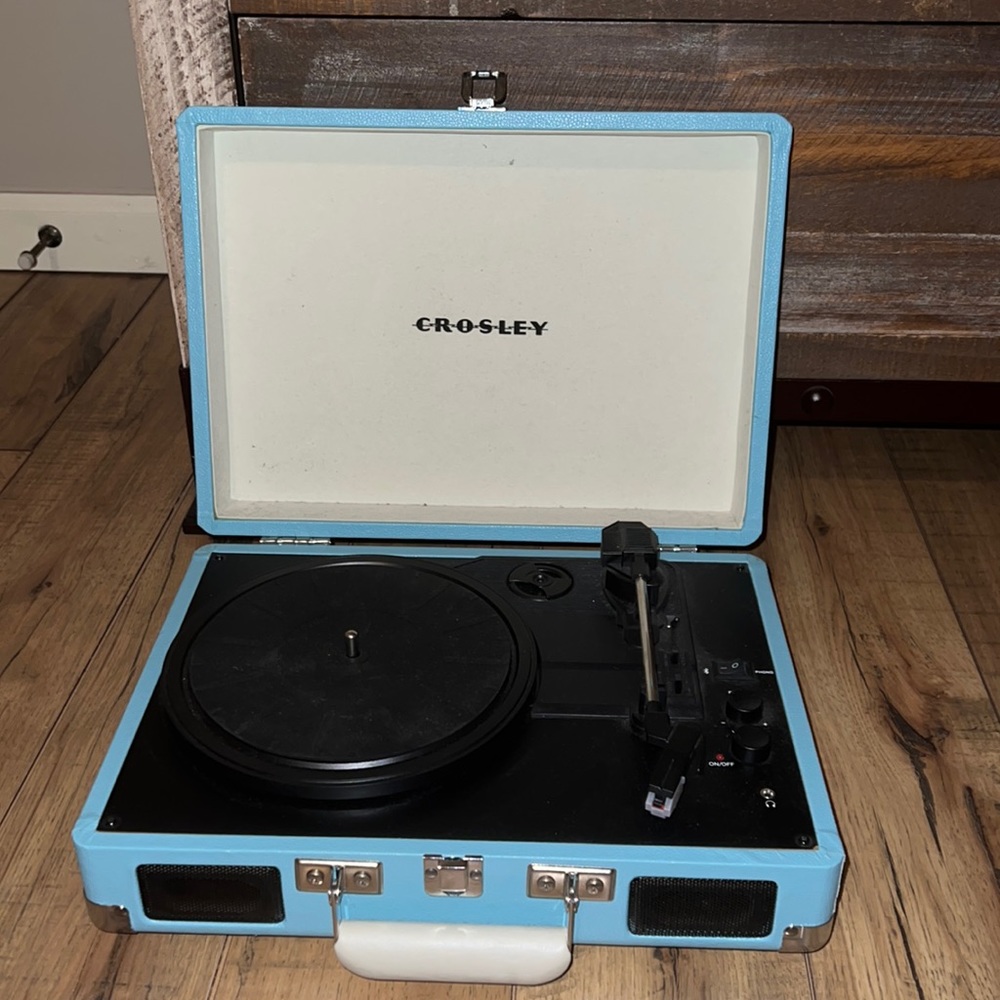 crosley blue record player